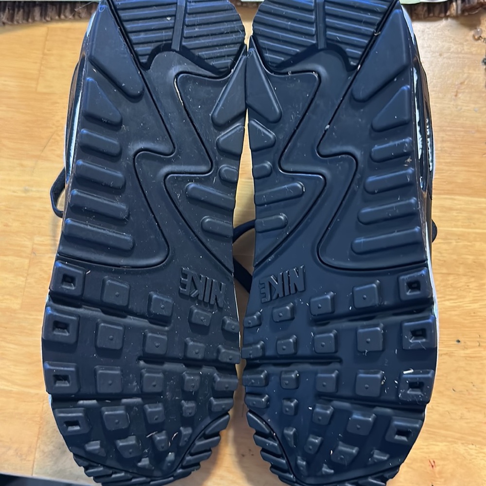 Nike Air Max Black and White Athletic Shoes - Picture 6 of 15
